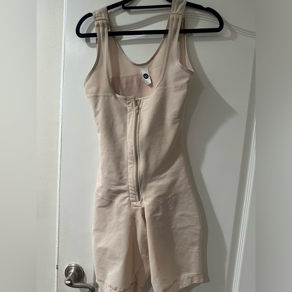 Stage 1 low compression faja in a size XL. Worn once.